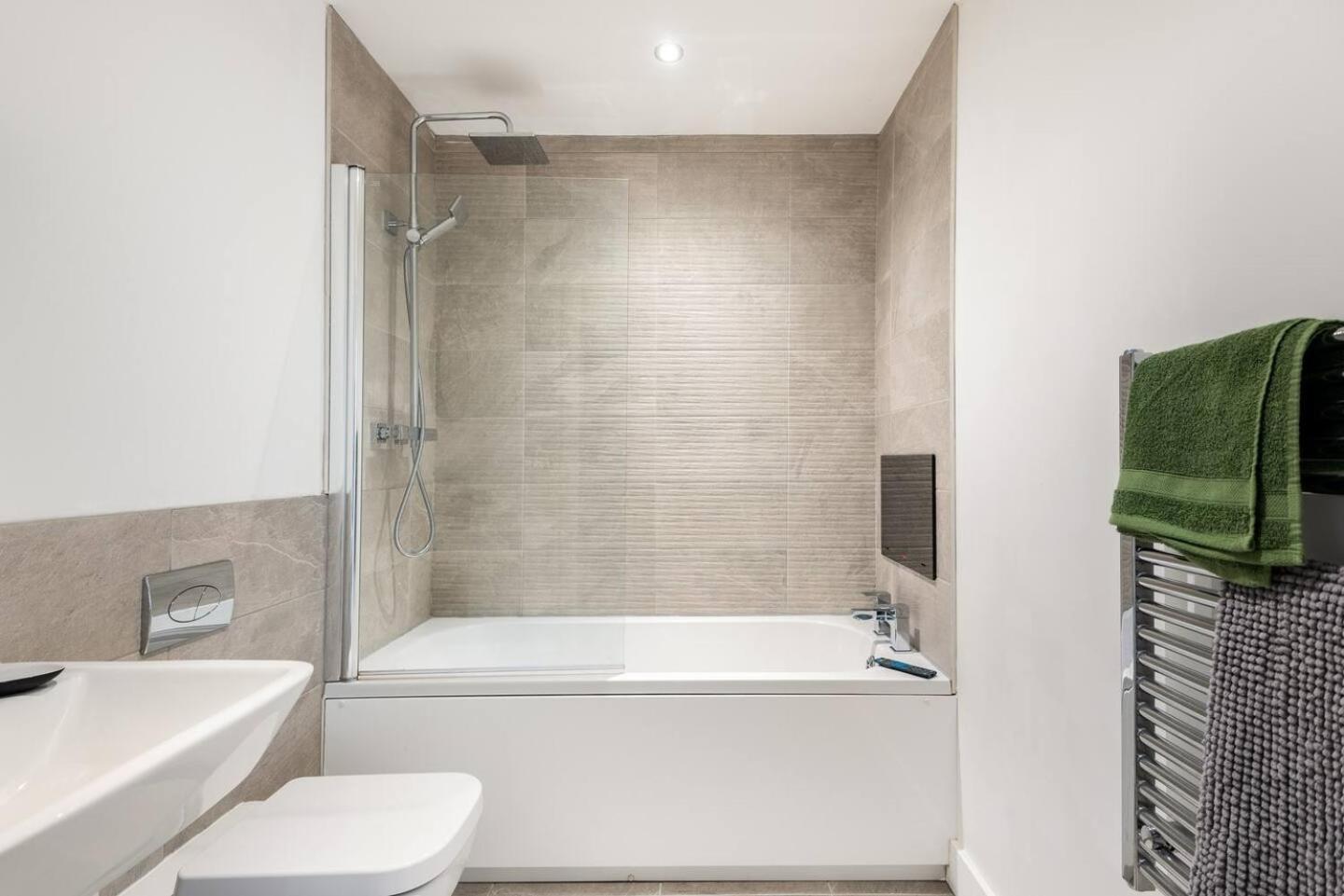 Luxurious 3-Bed Penthouse In Sheffield Apartamento Handsworth Exterior foto